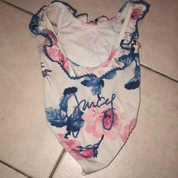 Super cute Juicy Couture Bathing Suit 👙 - Picture 4 of 5